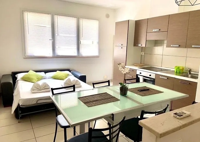 Apartmanhotel Green 2*