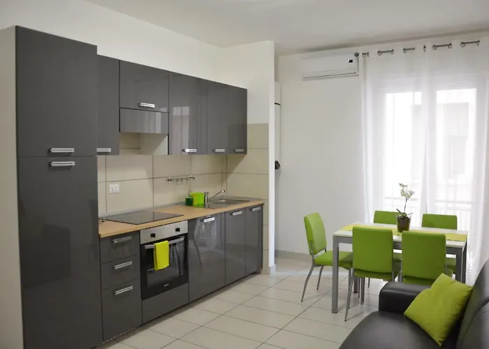 Green Apartmanhotel 2*